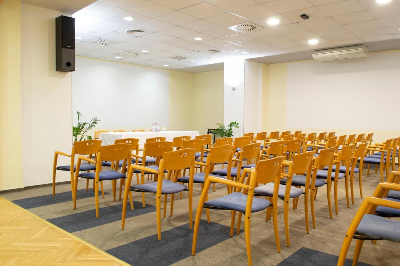 Hotel Szieszta 쇼프론 외부 사진