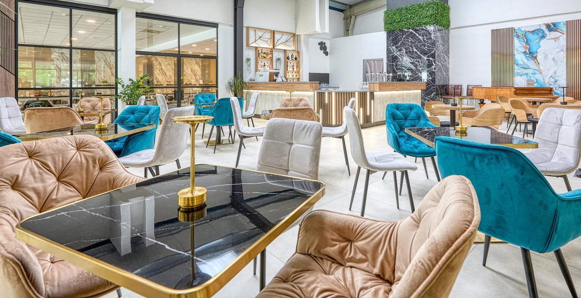 Hotel Szieszta 쇼프론 외부 사진